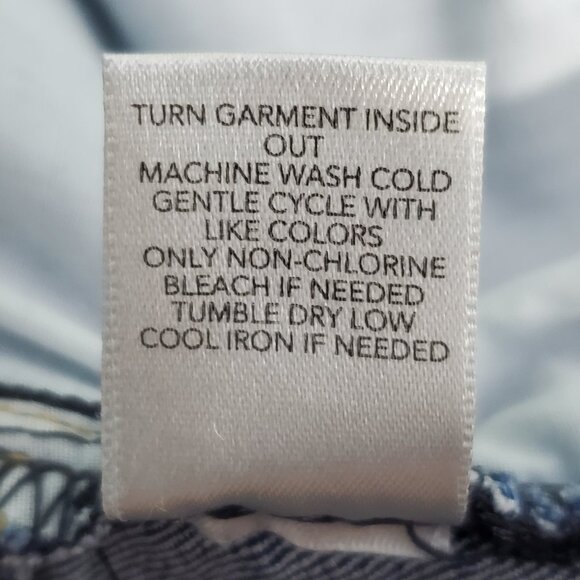 Chrisopher & Banks Dark Wash With Fading Modern Fit Denim Jean Shorts Size 16 - Picture 11 of 12